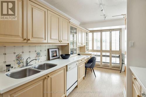 608 - 447 Walmer Road, Toronto, ON - Indoor Photo Showing Kitchen With Double Sink