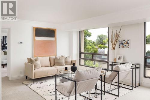 608 - 447 Walmer Road, Toronto, ON - Indoor Photo Showing Living Room