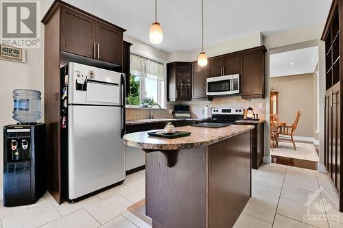 102 Charles Holden Avenue, Merrickville, ON - Indoor Photo Showing Kitchen