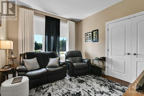 102 Charles Holden Avenue, Merrickville-Wolford, ON - Indoor Photo Showing Living Room