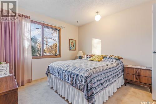27 Quincy Drive, Regina, SK - Indoor Photo Showing Bedroom