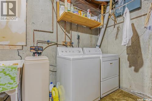 27 Quincy Drive, Regina, SK - Indoor Photo Showing Laundry Room