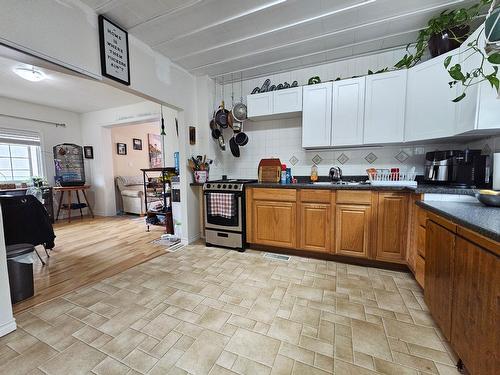 250 Currie Street, Warfield, BC - Indoor Photo Showing Kitchen With Double Sink