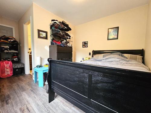 250 Currie Street, Warfield, BC - Indoor Photo Showing Bedroom