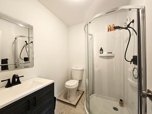 250 Currie Street, Warfield, BC - Indoor Photo Showing Bathroom