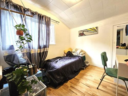 250 Currie Street, Warfield, BC - Indoor Photo Showing Bedroom