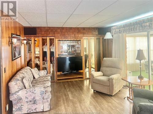 1150 Curry, Windsor, ON - Indoor Photo Showing Living Room