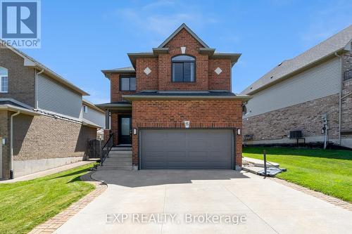 15 Meadow Wood Crescent, Hamilton, ON 