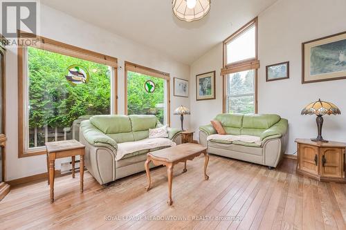 8633 30 Sideroad, Centre Wellington, ON - Indoor Photo Showing Living Room