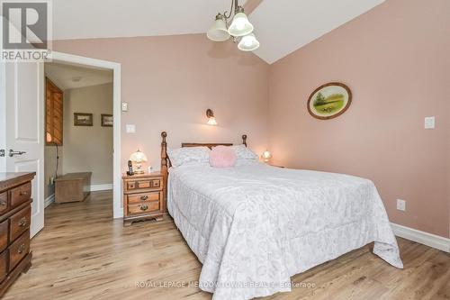 8633 30 Sideroad, Centre Wellington, ON - Indoor Photo Showing Bedroom