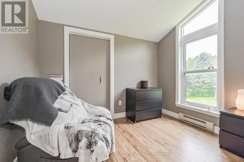 8633 30 Sideroad, Centre Wellington, ON - Indoor Photo Showing Bedroom