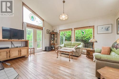 8633 30 Sideroad, Centre Wellington, ON - Indoor Photo Showing Living Room