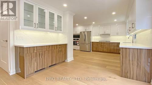 255 Consulate Road, Mississauga, ON - Indoor Photo Showing Kitchen