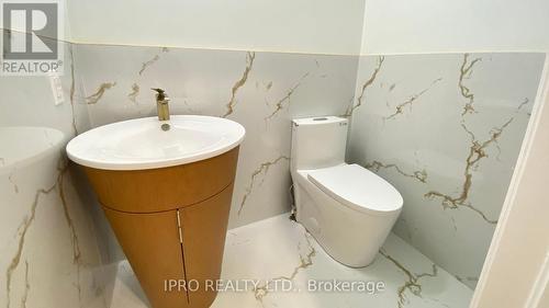255 Consulate Road, Mississauga, ON - Indoor Photo Showing Bathroom