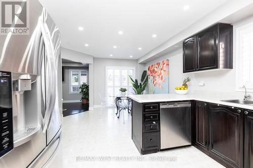 71 Atwood Avenue W, Halton Hills (Georgetown), ON - Indoor Photo Showing Kitchen