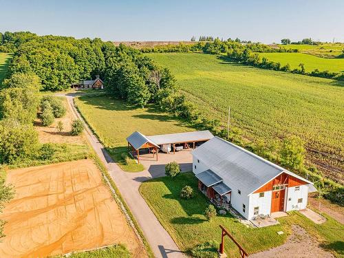 Stable - 524 Rue Des Érables, Neuville, QC 