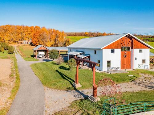 Stable - 524 Rue Des Érables, Neuville, QC 