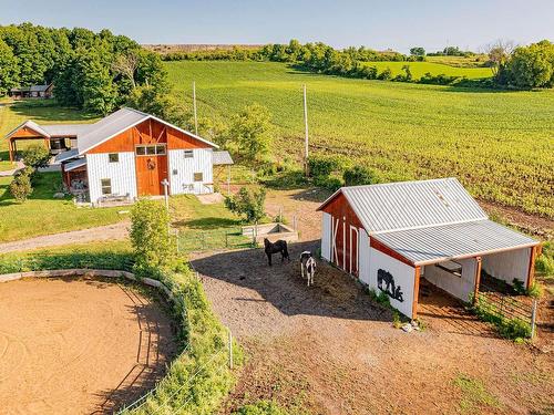 Stable - 524 Rue Des Érables, Neuville, QC 