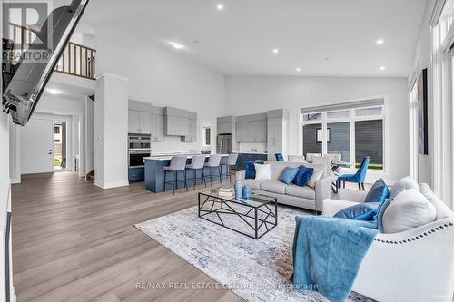 119 Sladden Court, Blue Mountains (Thornbury), ON - Indoor Photo Showing Living Room