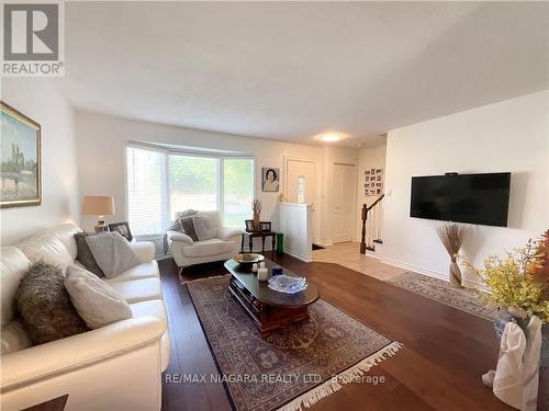 14 Stockwell Road, St. Catharines, ON - Indoor Photo Showing Living Room