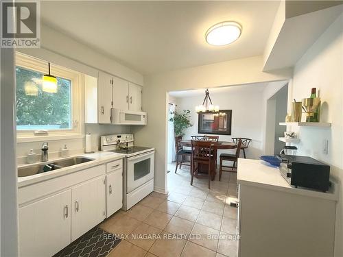 14 Stockwell Road, St. Catharines, ON - Indoor Photo Showing Kitchen With Double Sink