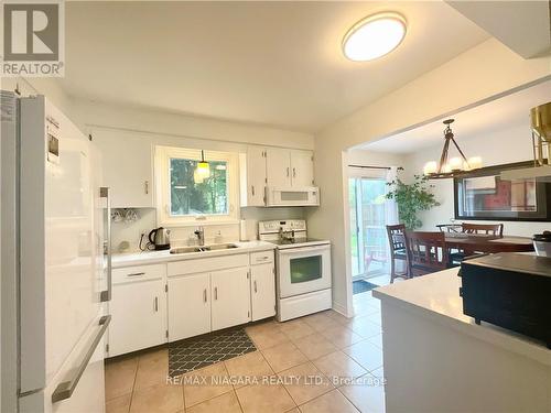 14 Stockwell Road, St. Catharines, ON - Indoor Photo Showing Kitchen With Double Sink