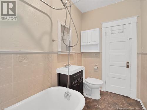 33-35 York Street, Moncton, NB - Indoor Photo Showing Bathroom