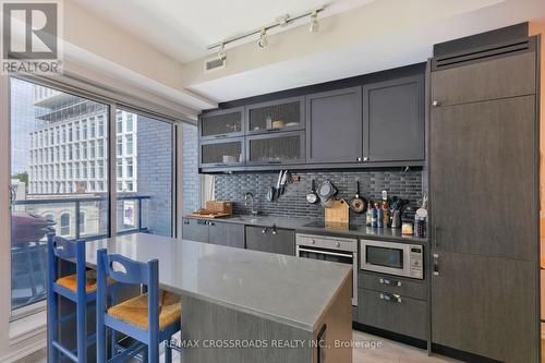 418 - 783 Bathurst Street, Toronto, ON - Indoor Photo Showing Kitchen