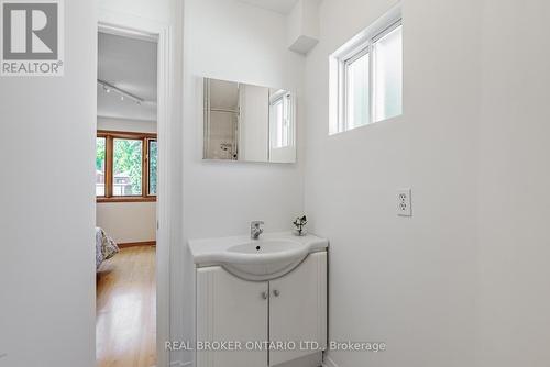 280 Roselawn Avenue, Toronto, ON - Indoor Photo Showing Bathroom