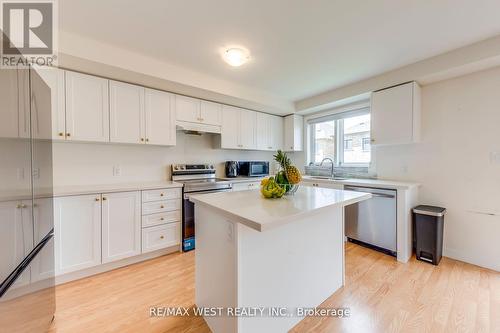 1318 Bradenton Path, Oshawa (Eastdale), ON - Indoor Photo Showing Kitchen With Stainless Steel Kitchen