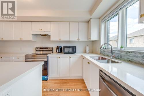 1318 Bradenton Path, Oshawa (Eastdale), ON - Indoor Photo Showing Kitchen With Double Sink