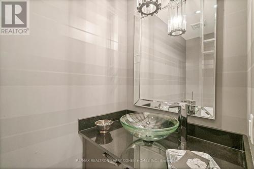 805C - 662 Sheppard Avenue E, Toronto (Bayview Village), ON - Indoor Photo Showing Bathroom