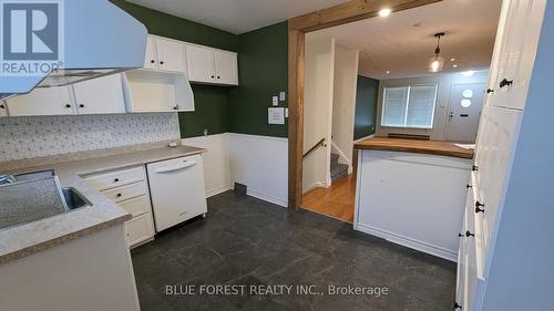 1117 Byron Baseline Road, London, ON - Indoor Photo Showing Kitchen