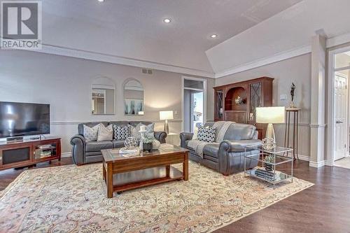 50 Exmoor Place, London, ON - Indoor Photo Showing Living Room