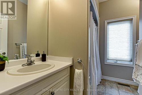 50 Exmoor Place, London, ON - Indoor Photo Showing Bathroom