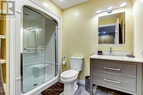 50 Exmoor Place, London, ON - Indoor Photo Showing Bathroom