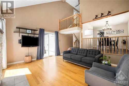 11 Wildbriar Way, Ottawa, ON - Indoor Photo Showing Living Room