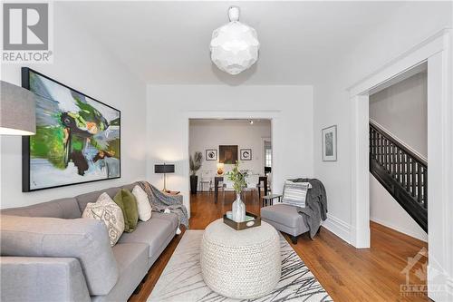 255 Carruthers Avenue, Ottawa, ON - Indoor Photo Showing Living Room