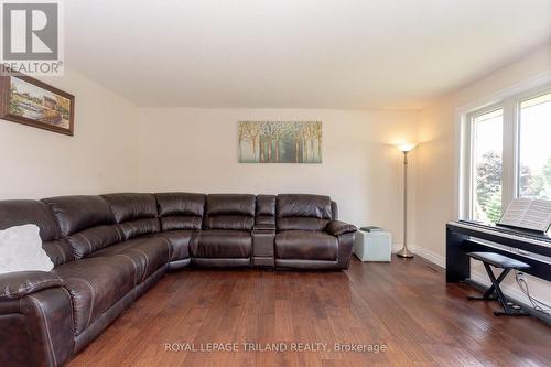 5172 Dundas Street, Thames Centre (Thorndale), ON - Indoor Photo Showing Living Room