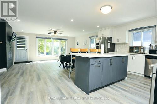 1786 St John Road, Innisfil, ON - Indoor Photo Showing Kitchen With Upgraded Kitchen