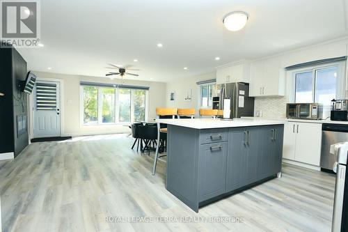 1786 St John Road, Innisfil, ON - Indoor Photo Showing Kitchen With Upgraded Kitchen