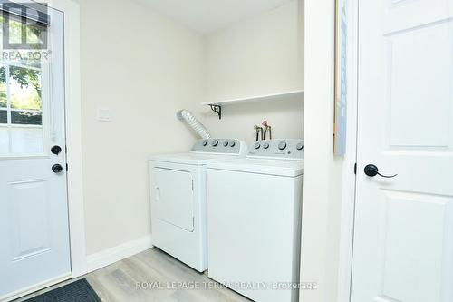 1786 St John Road, Innisfil (Alcona), ON - Indoor Photo Showing Laundry Room