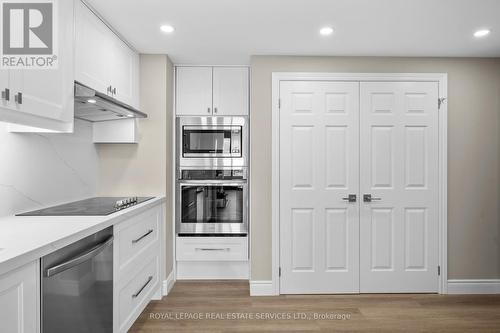 1104 - 100 Lakeshore Road E, Oakville, ON - Indoor Photo Showing Kitchen