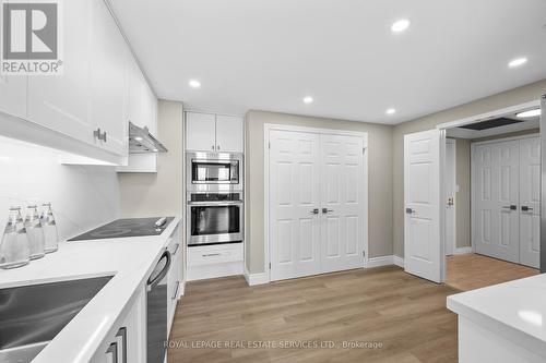 1104 - 100 Lakeshore Road E, Oakville, ON - Indoor Photo Showing Kitchen