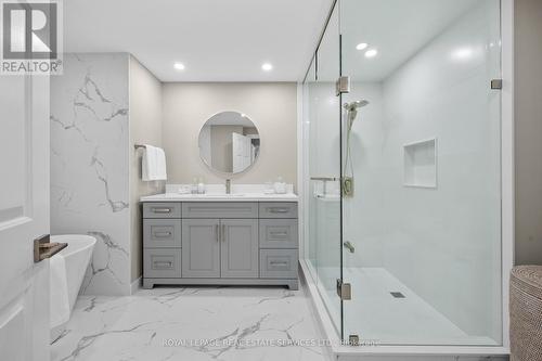 1104 - 100 Lakeshore Road E, Oakville, ON - Indoor Photo Showing Bathroom