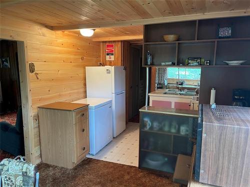 86 Higgins Lane, Onanole, MB - Indoor Photo Showing Kitchen