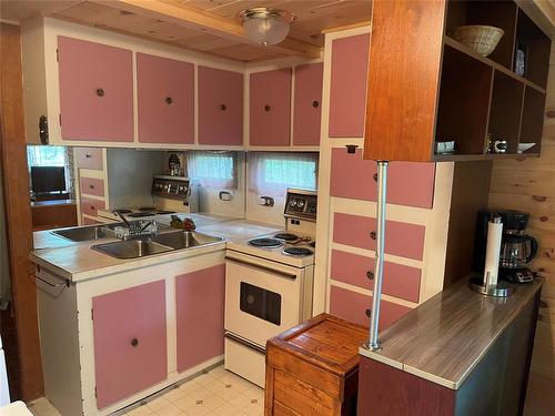 86 Higgins Lane, Onanole, MB - Indoor Photo Showing Kitchen With Double Sink