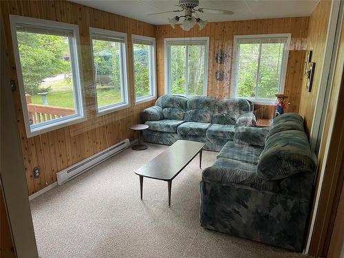 86 Higgins Lane, Onanole, MB - Indoor Photo Showing Living Room