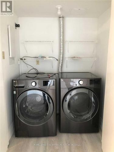 2706 - 3100 Kirwin Avenue, Mississauga, ON - Indoor Photo Showing Laundry Room