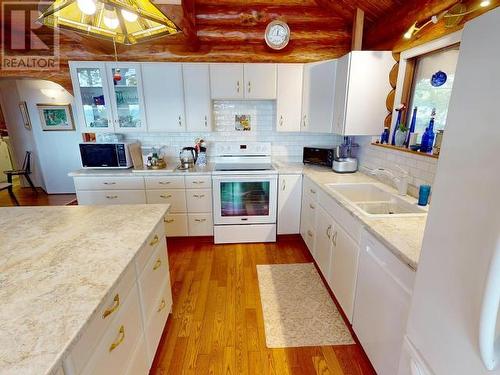 4304 Sanderson Road, Texada Island, BC - Indoor Photo Showing Kitchen With Double Sink